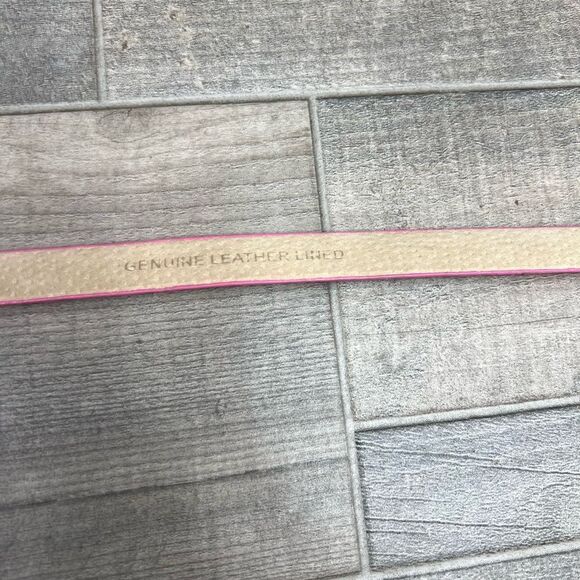 Vintage pink Leather Belt w flower buckle w stone in the middle. - Picture 4 of 8